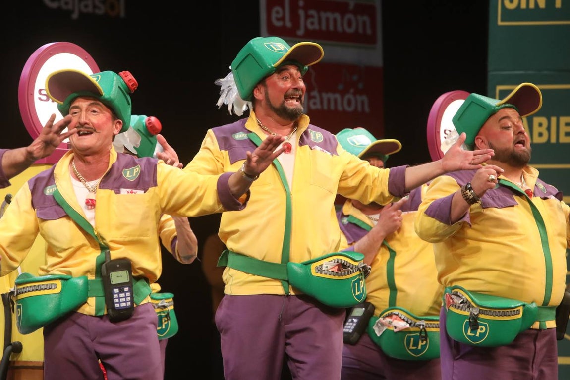 FOTOS: Chirigota Los Niños de la Petróleo en el COAC 2020