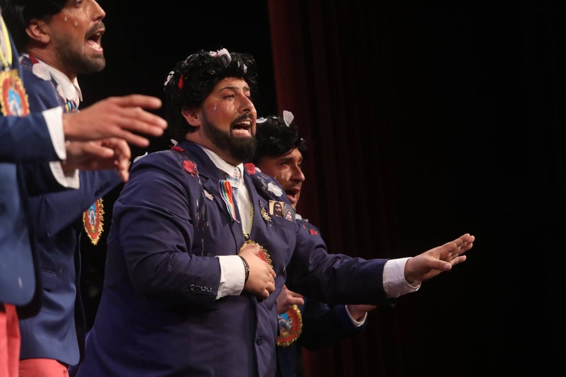 FOTOS: La chirigota Aquí estamos de paso el COAC 2020