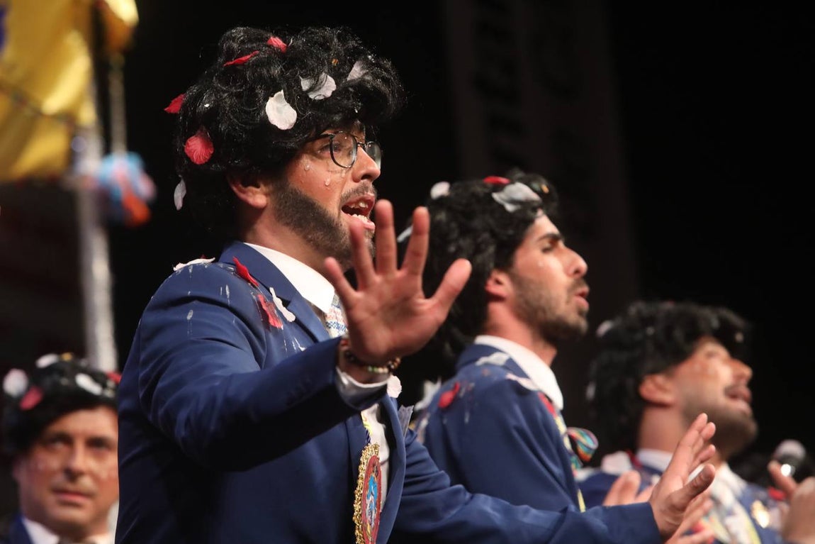 FOTOS: La chirigota Aquí estamos de paso el COAC 2020