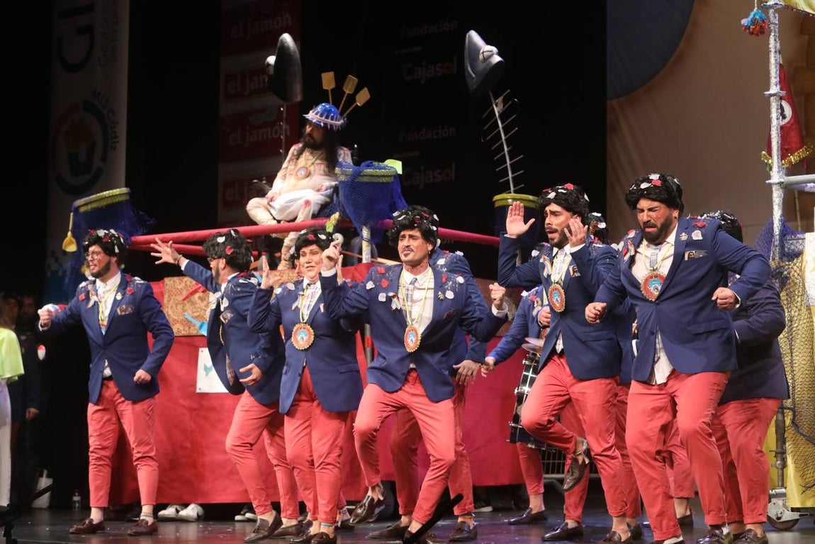 FOTOS: La chirigota Aquí estamos de paso el COAC 2020