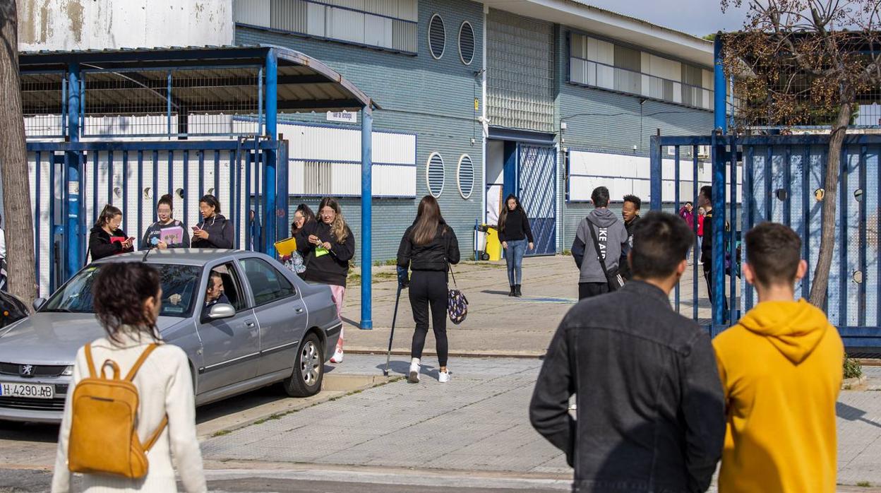 Un instituto de Punta Umbría pide auxilio a las autoridades