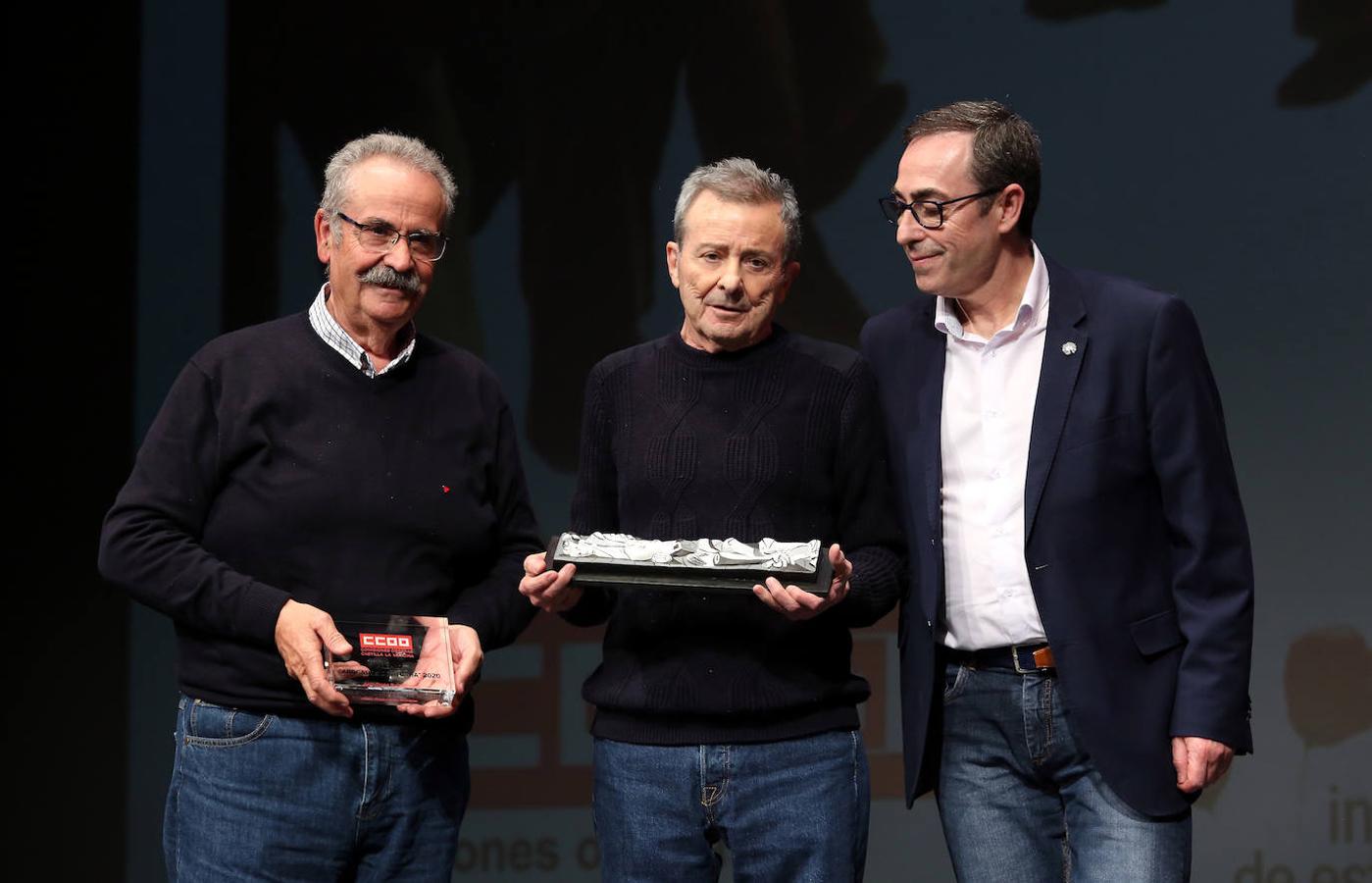 Juan Diego con el presidente d ela Fundación de Estudos Sociales de CC.OO, Antonio Arrogante y el secretario general del sindicato en la Comunidad Autónoma, Paco de la Rosa,. 