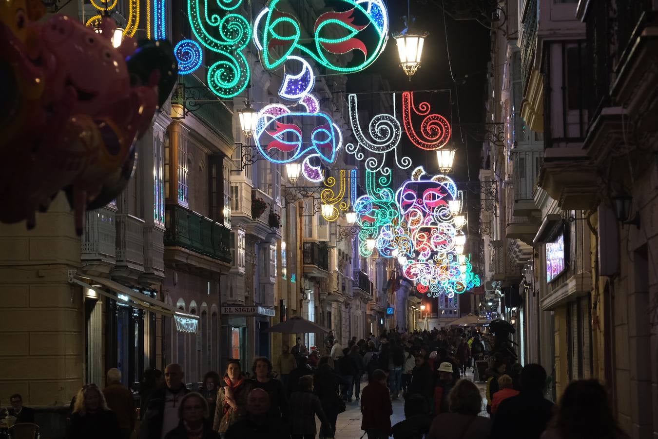 FOTOS: Cádiz estrena iluminación de Carnaval