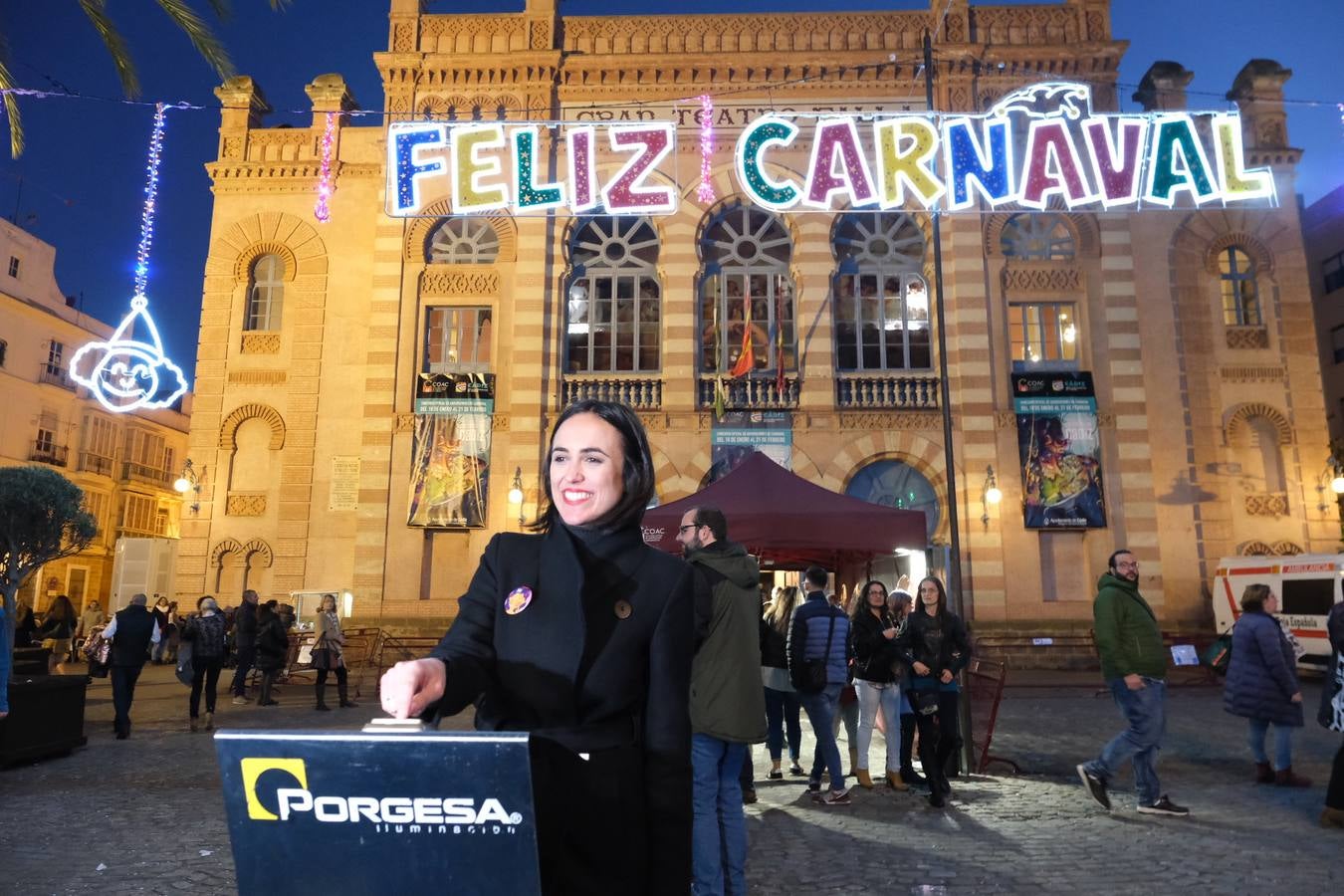 FOTOS: Cádiz estrena iluminación de Carnaval