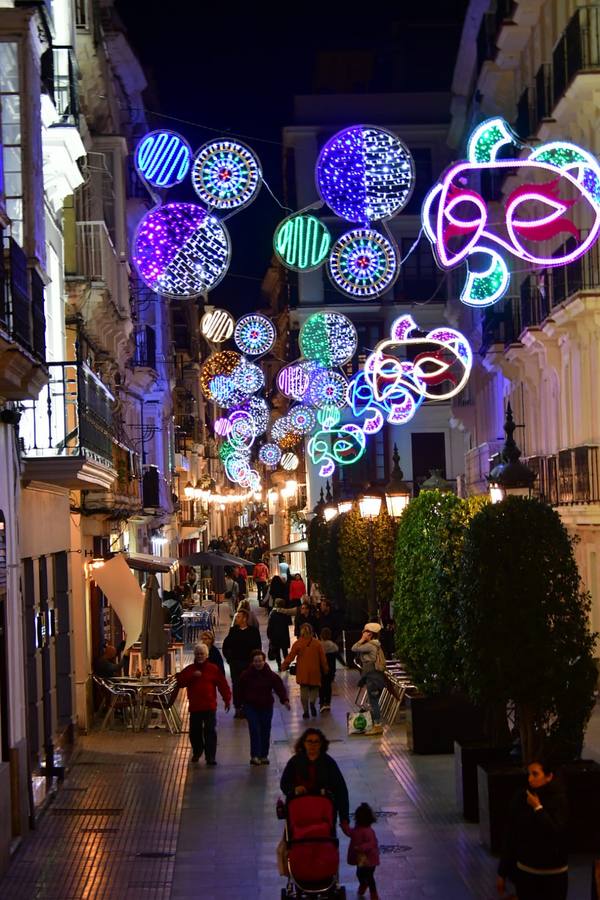 FOTOS: Cádiz estrena iluminación de Carnaval