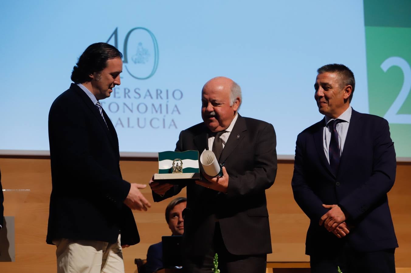 El acto de entrega de banderas de Andalucía en Córdoba, en imágenes