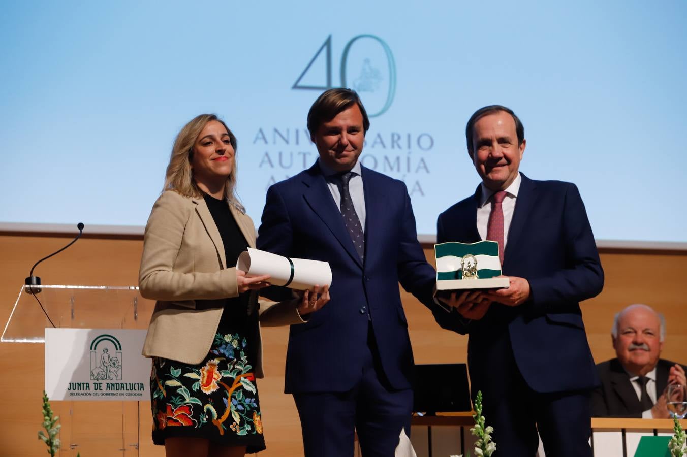 El acto de entrega de banderas de Andalucía en Córdoba, en imágenes