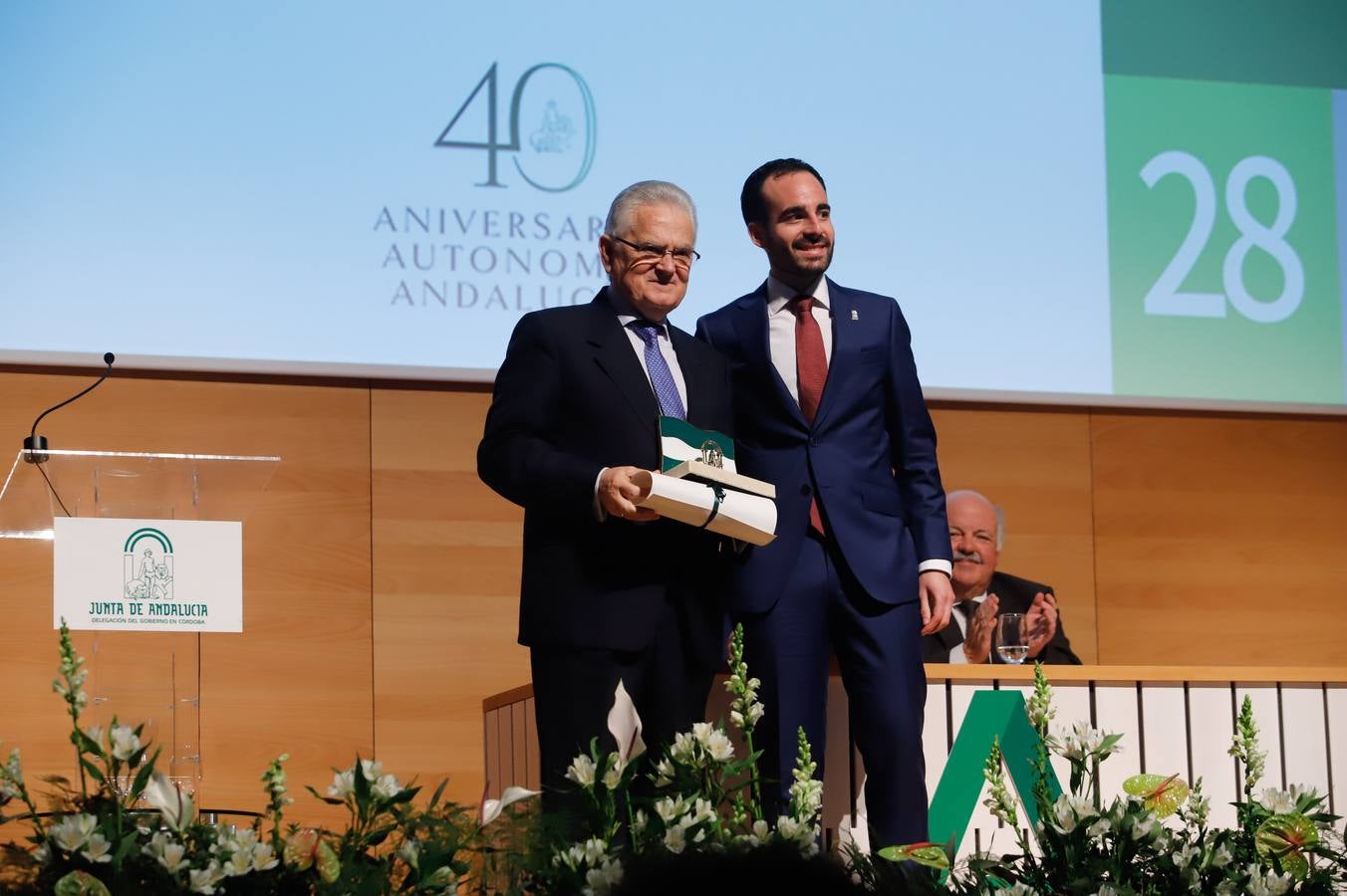 El acto de entrega de banderas de Andalucía en Córdoba, en imágenes