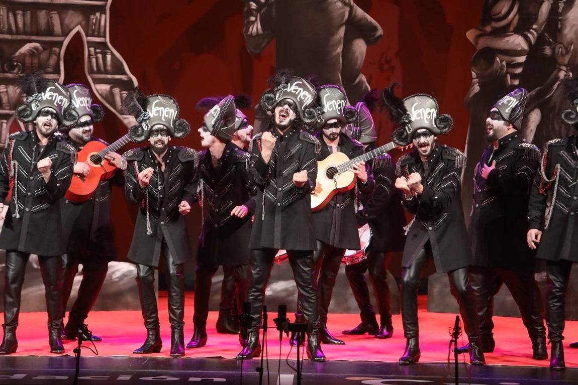 FOTOS: La antología de Juan Carlos Aragón levanta el Falla