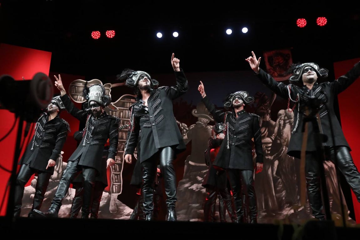 FOTOS: La antología de Juan Carlos Aragón levanta el Falla