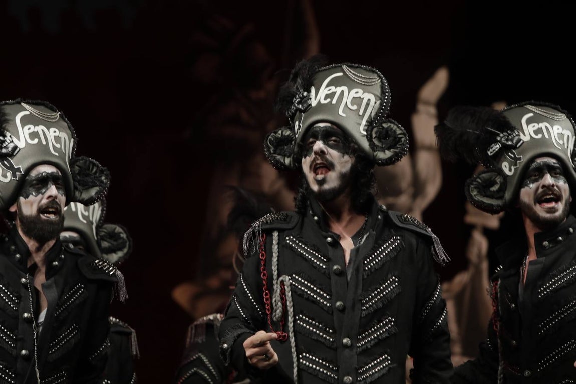 FOTOS: La antología de Juan Carlos Aragón levanta el Falla