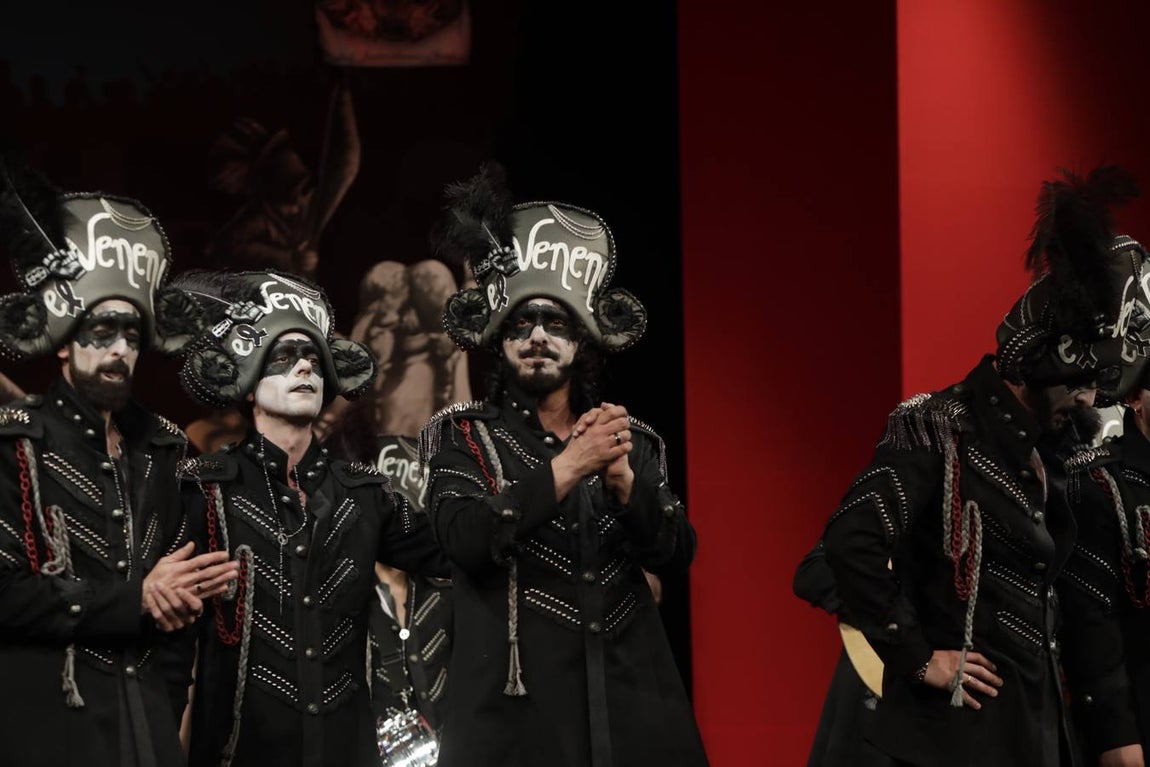 FOTOS: La antología de Juan Carlos Aragón levanta el Falla