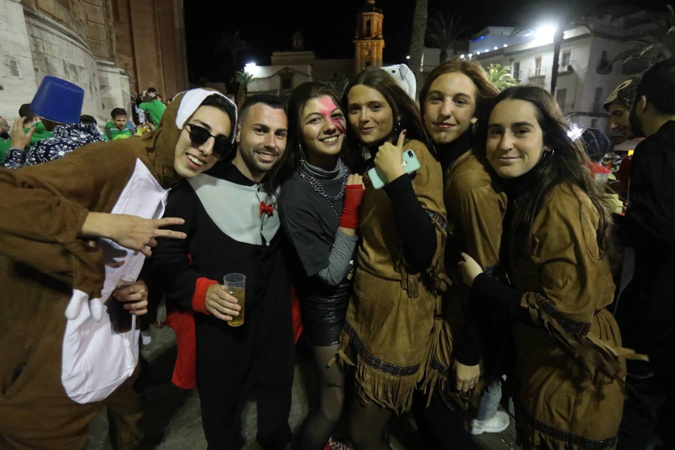 FOTOS: Ambiente el primer sábado de Carnaval en Cádiz