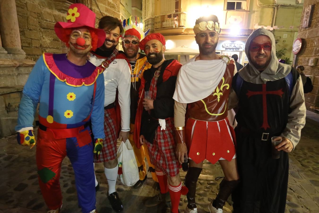 FOTOS: Ambiente el primer sábado de Carnaval en Cádiz