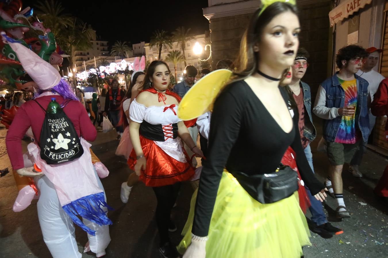 FOTOS: Ambiente el primer sábado de Carnaval en Cádiz