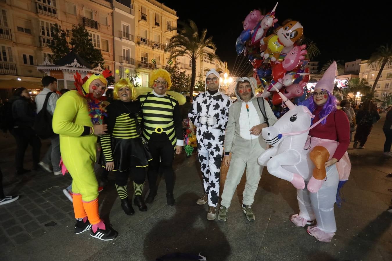 FOTOS: Ambiente el primer sábado de Carnaval en Cádiz