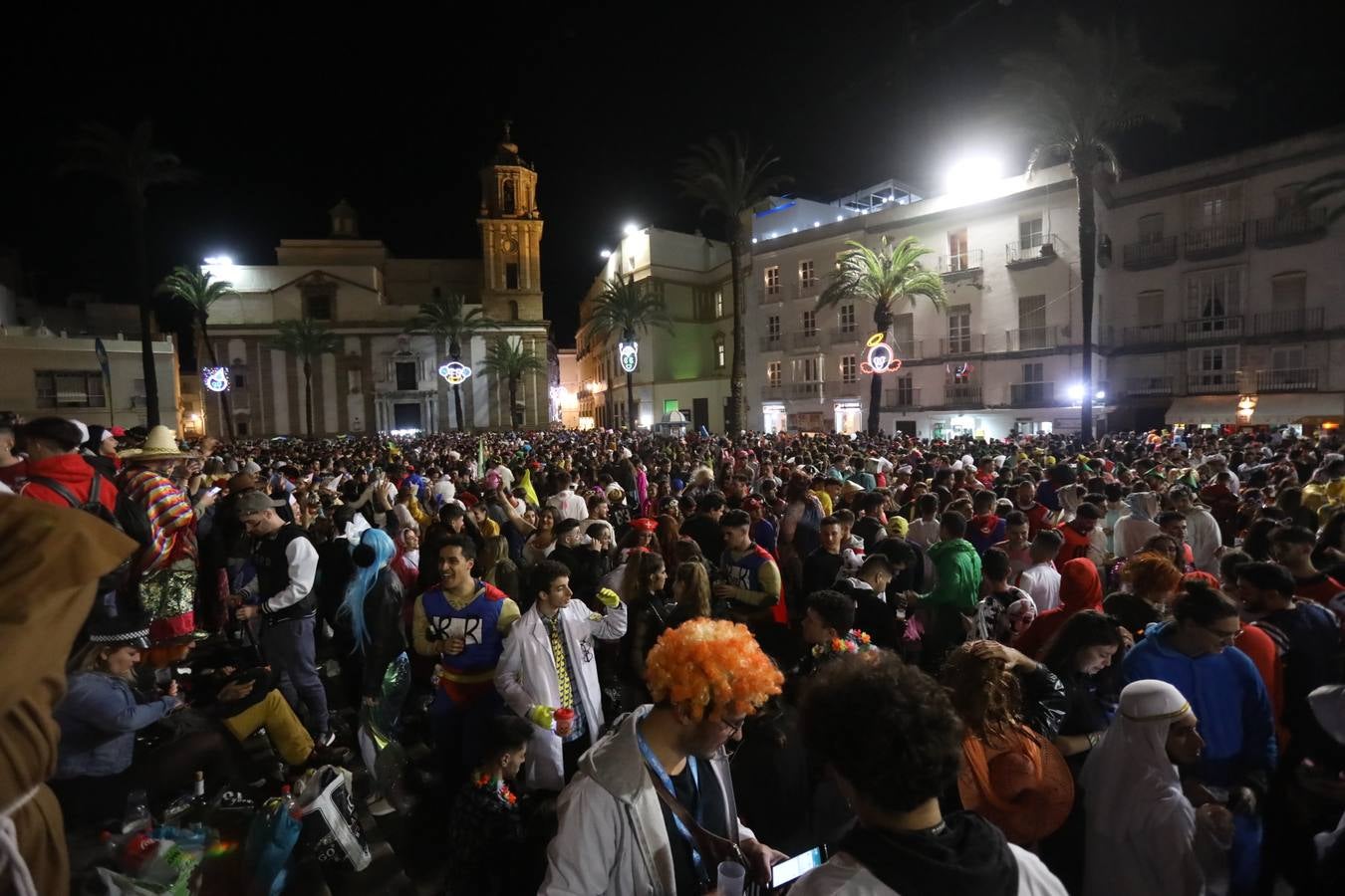 FOTOS: Ambiente el primer sábado de Carnaval en Cádiz