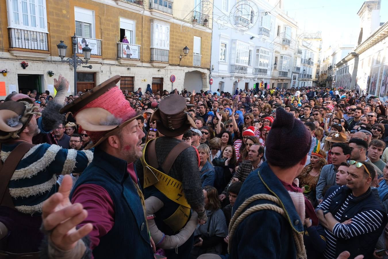 FOTOS: Gran ambiente en la Batalla de coplas del Carnaval de Cádiz 2020