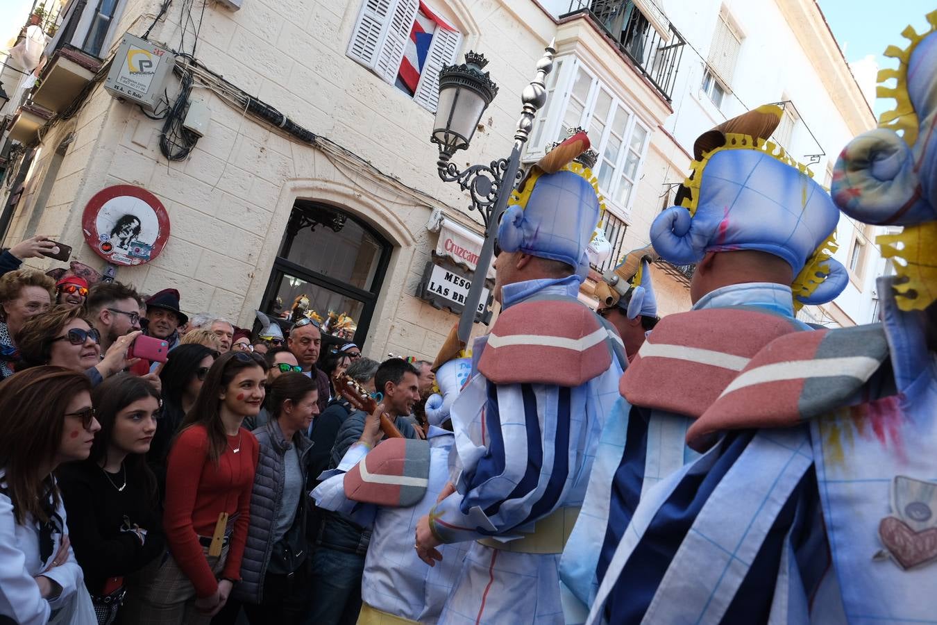 FOTOS: Gran ambiente en la Batalla de coplas del Carnaval de Cádiz 2020