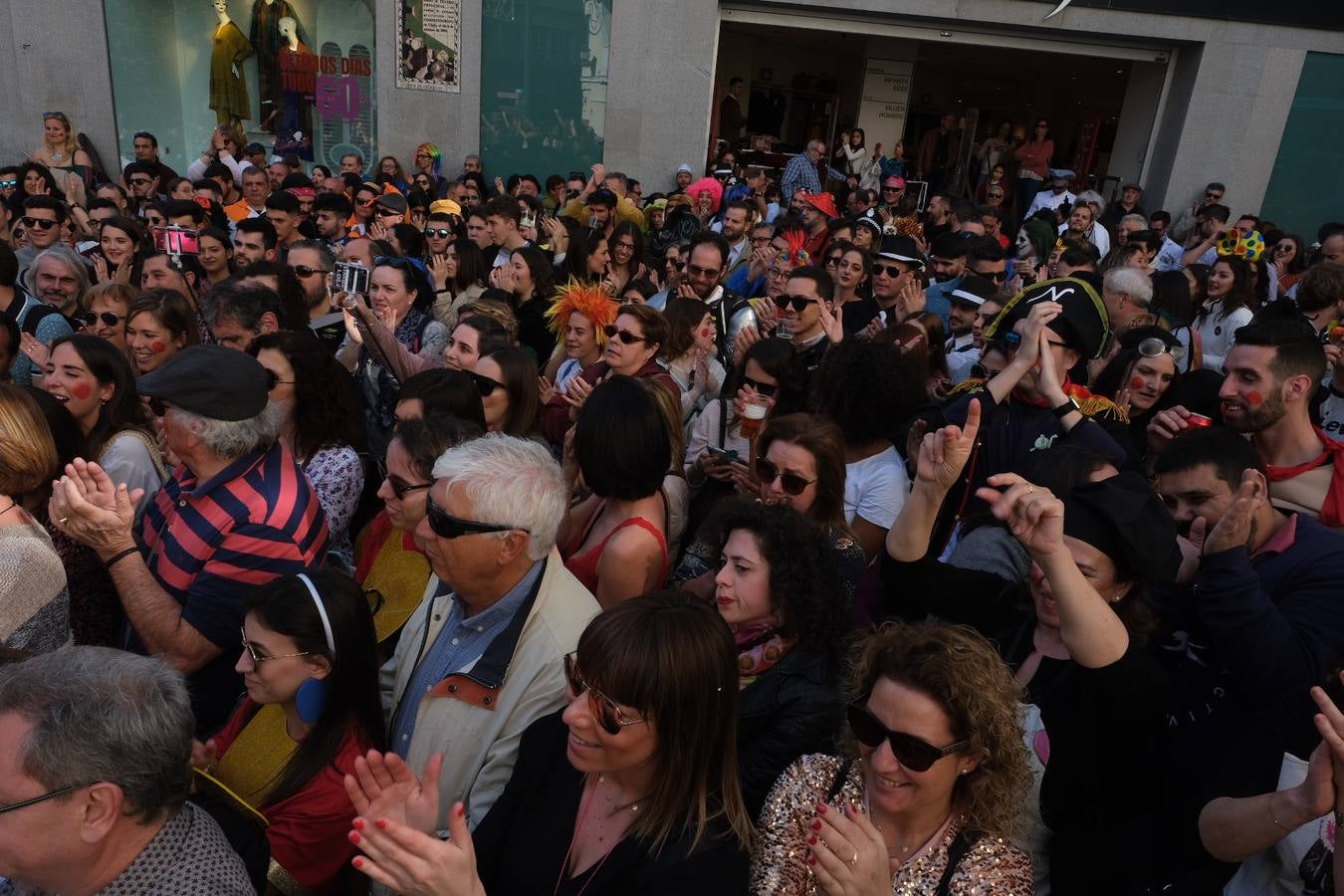 FOTOS: Gran ambiente en la Batalla de coplas del Carnaval de Cádiz 2020