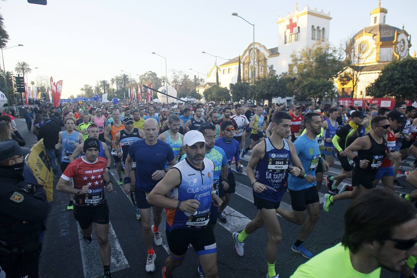 Gran ambiente en la salida del Zurich Maratón Sevilla 2020