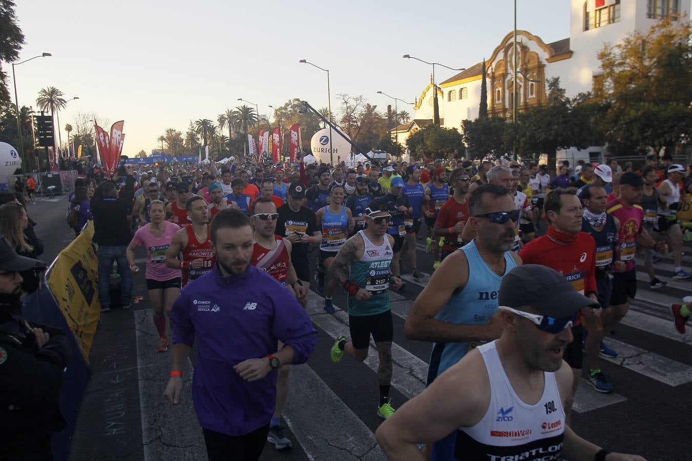 Gran ambiente en la salida del Zurich Maratón Sevilla 2020