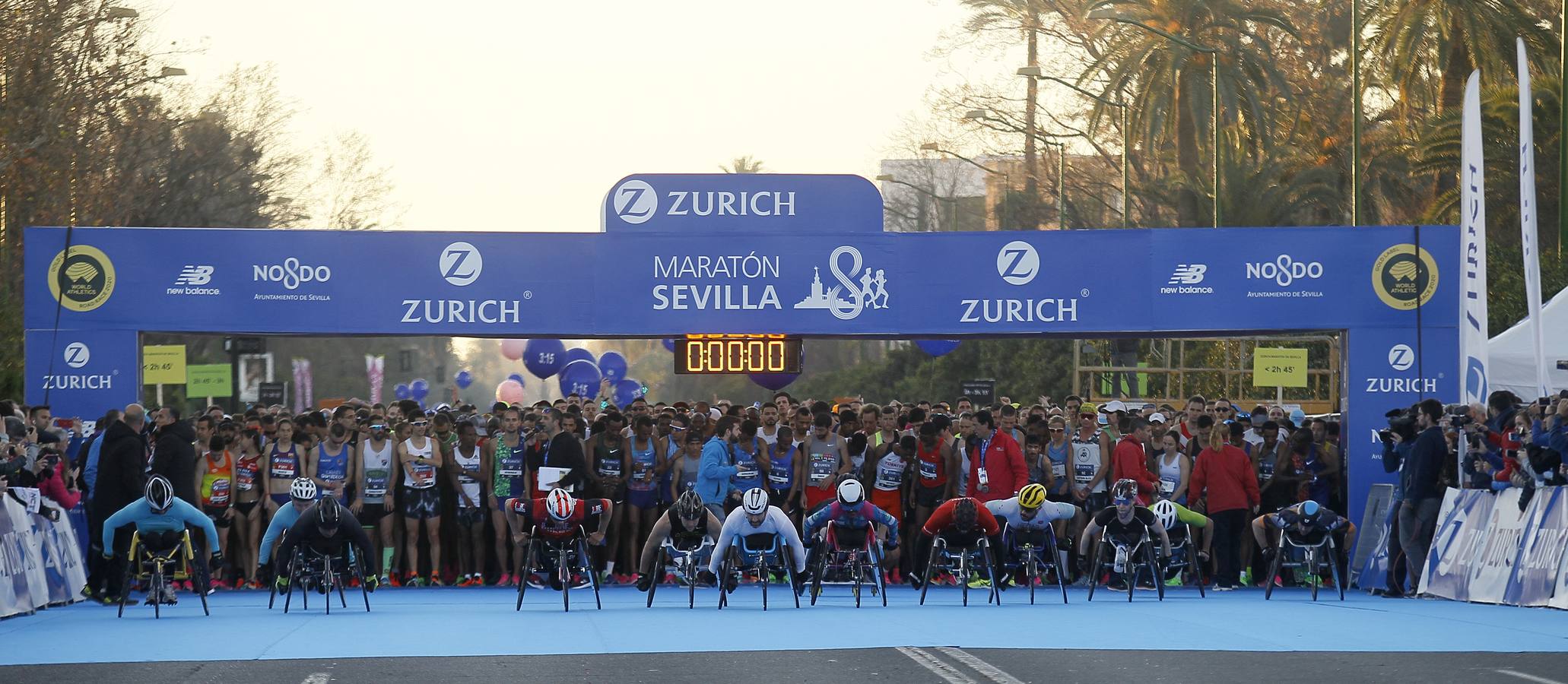 Gran ambiente en la salida del Zurich Maratón Sevilla 2020