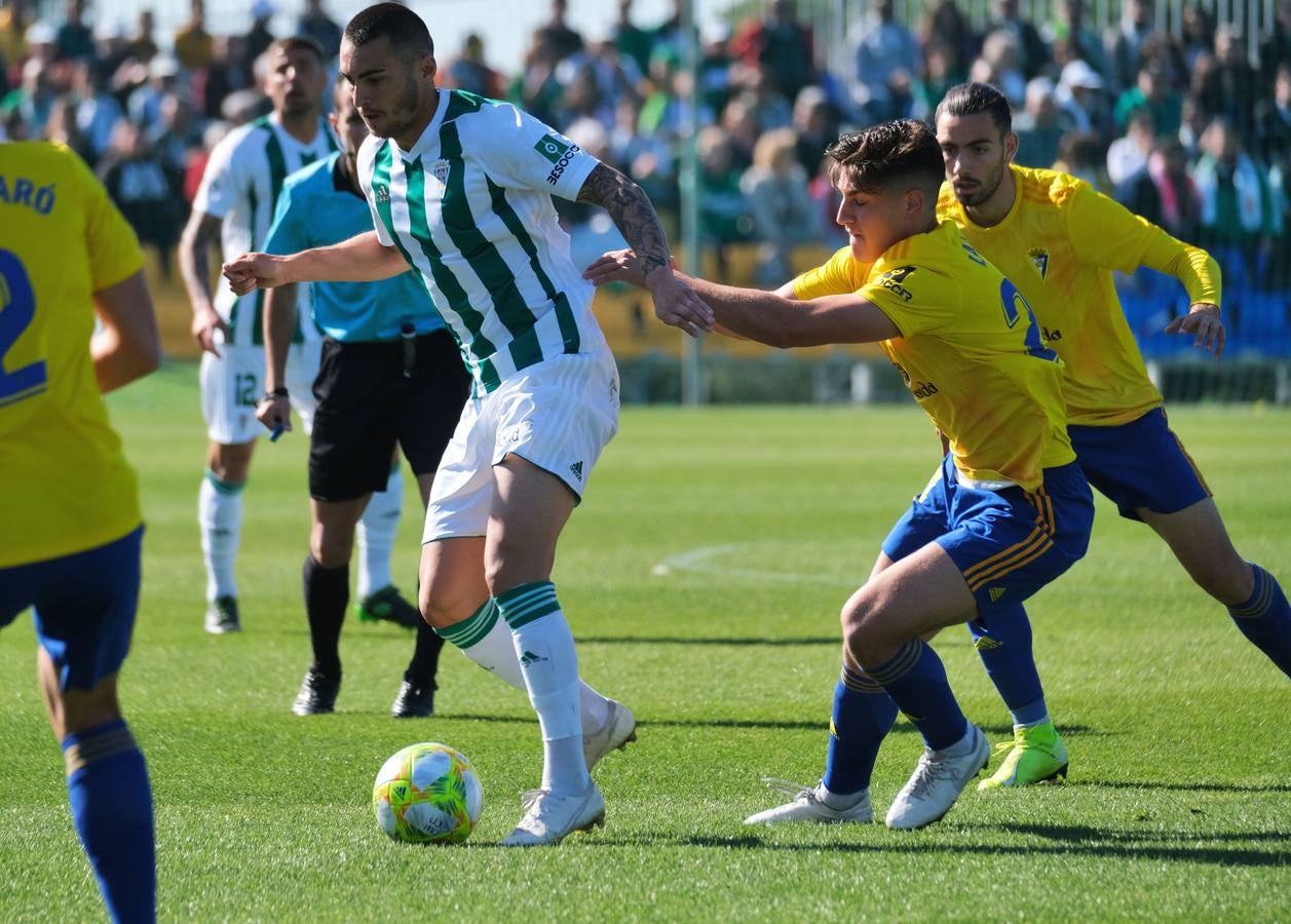 El Cádiz B-Córdoba CF y la afición blanquiverde, en imágenes