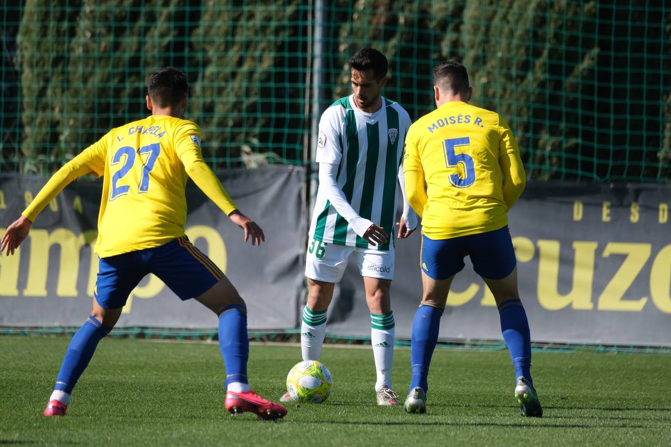 El Cádiz B-Córdoba CF y la afición blanquiverde, en imágenes