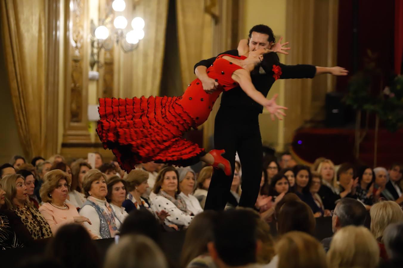 El desfile flamenco de Sara de Benítez en el Círculo de la Amistad, en imágenes