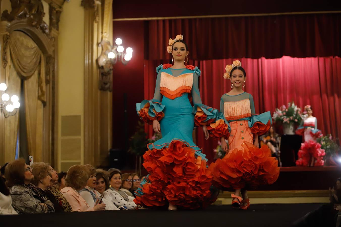 El desfile flamenco de Sara de Benítez en el Círculo de la Amistad, en imágenes