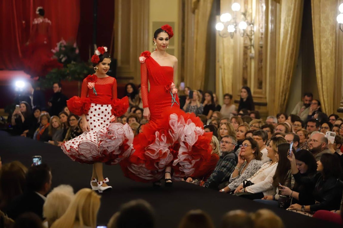 El desfile flamenco de Sara de Benítez en el Círculo de la Amistad, en imágenes