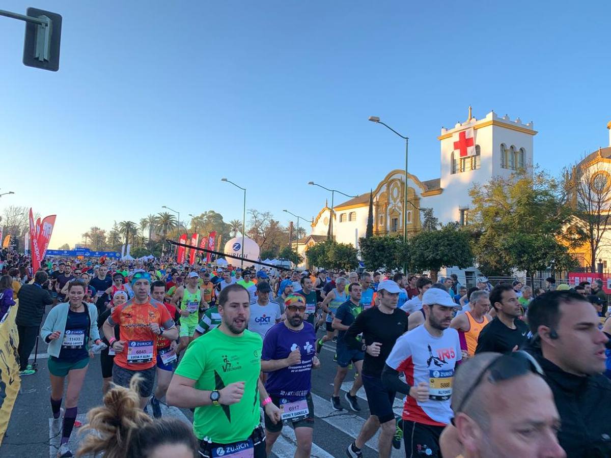 Gran ambiente en la salida del Zurich Maratón Sevilla 2020