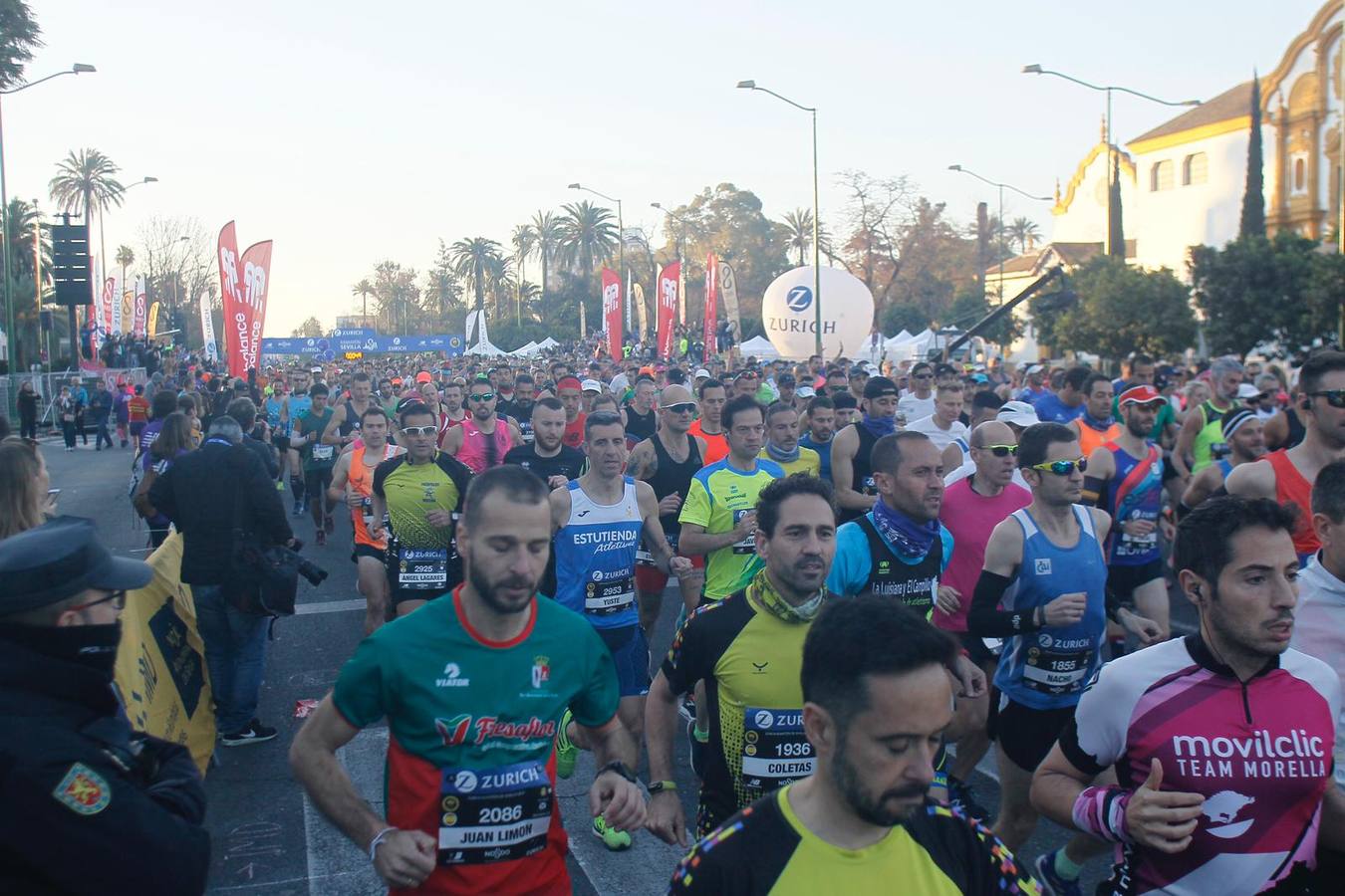 Gran ambiente en la salida del Zurich Maratón Sevilla 2020