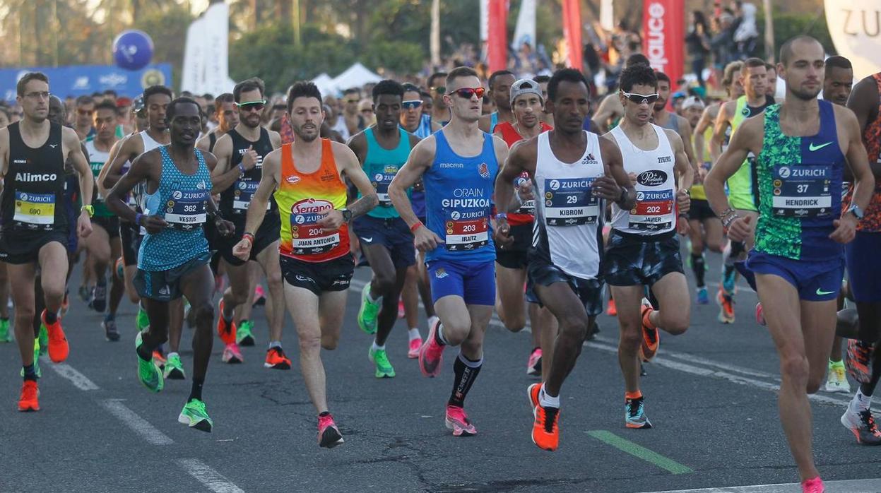 Gran ambiente en la salida del Zurich Maratón Sevilla 2020