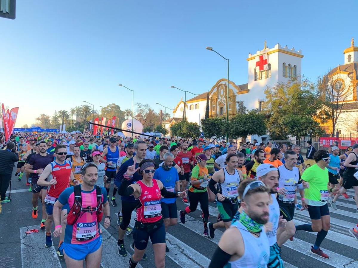 Gran ambiente en la salida del Zurich Maratón Sevilla 2020