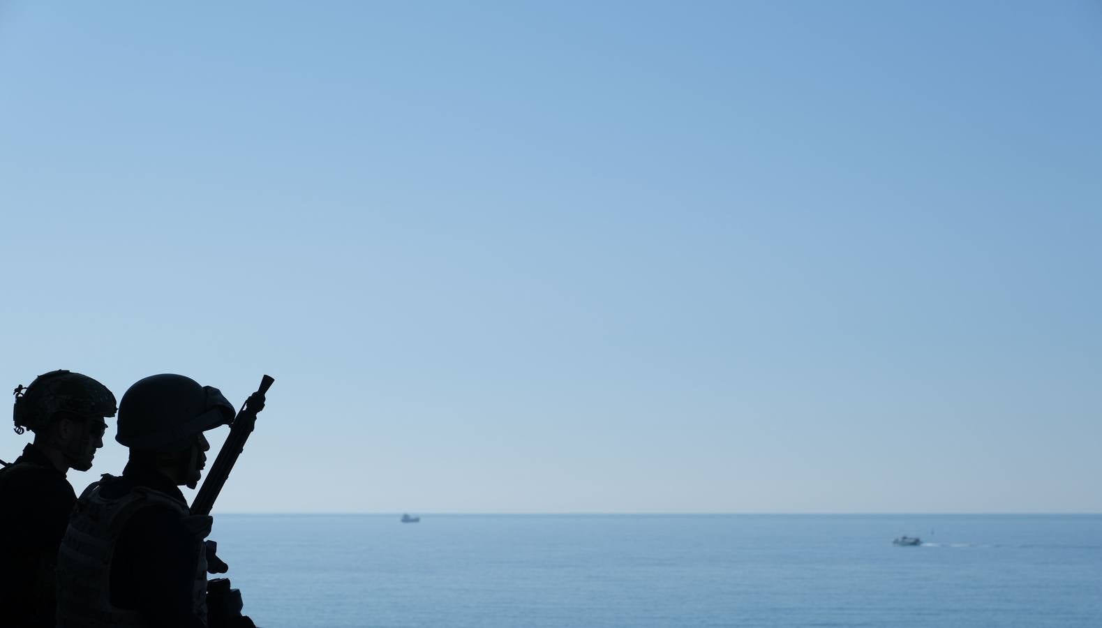 FOTOS: La ministra de Defensa participa en las maniobras Gruflex-20 en la Bahía de Cádiz