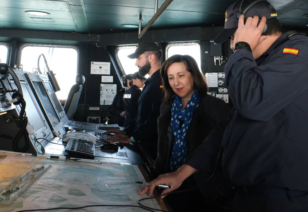 FOTOS: La ministra de Defensa participa en las maniobras Gruflex-20 en la Bahía de Cádiz