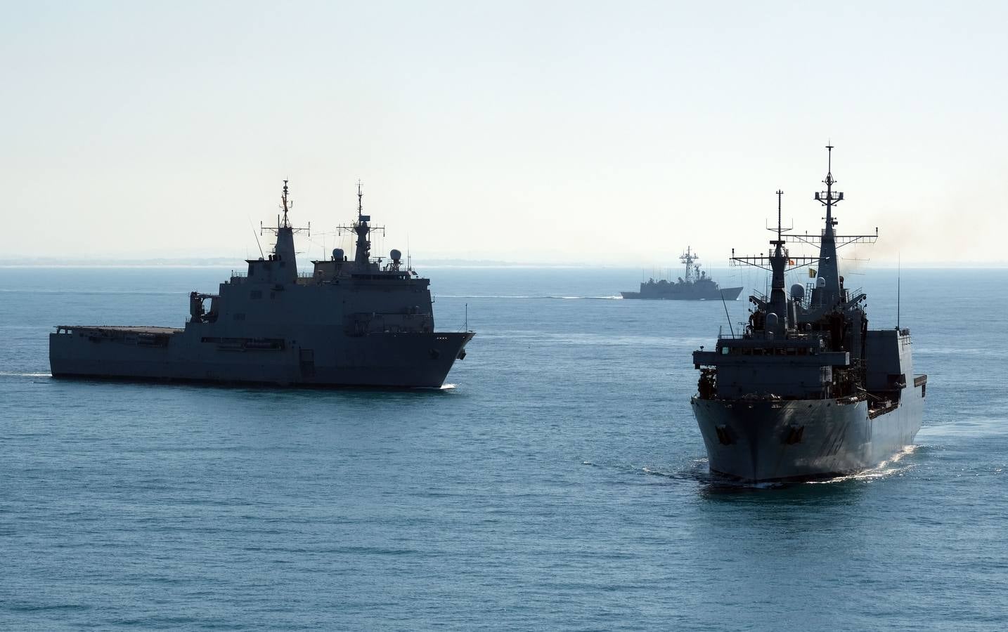 FOTOS: La ministra de Defensa participa en las maniobras Gruflex-20 en la Bahía de Cádiz