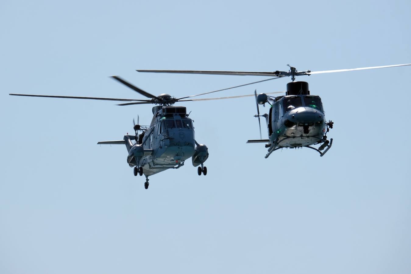 FOTOS: La ministra de Defensa participa en las maniobras Gruflex-20 en la Bahía de Cádiz