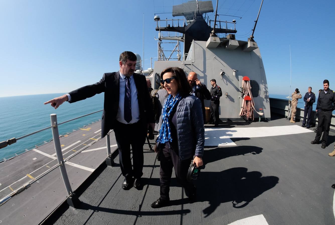 FOTOS: La ministra de Defensa participa en las maniobras Gruflex-20 en la Bahía de Cádiz