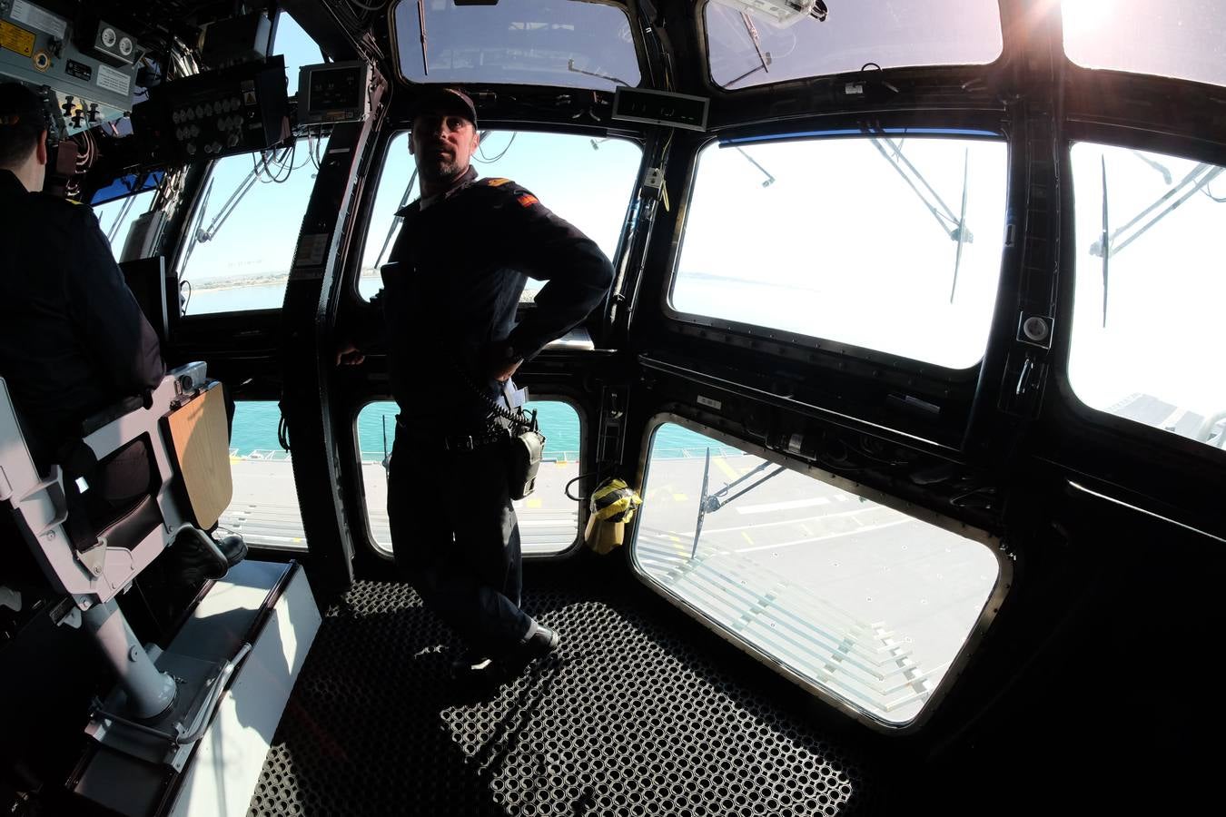 FOTOS: La ministra de Defensa participa en las maniobras Gruflex-20 en la Bahía de Cádiz