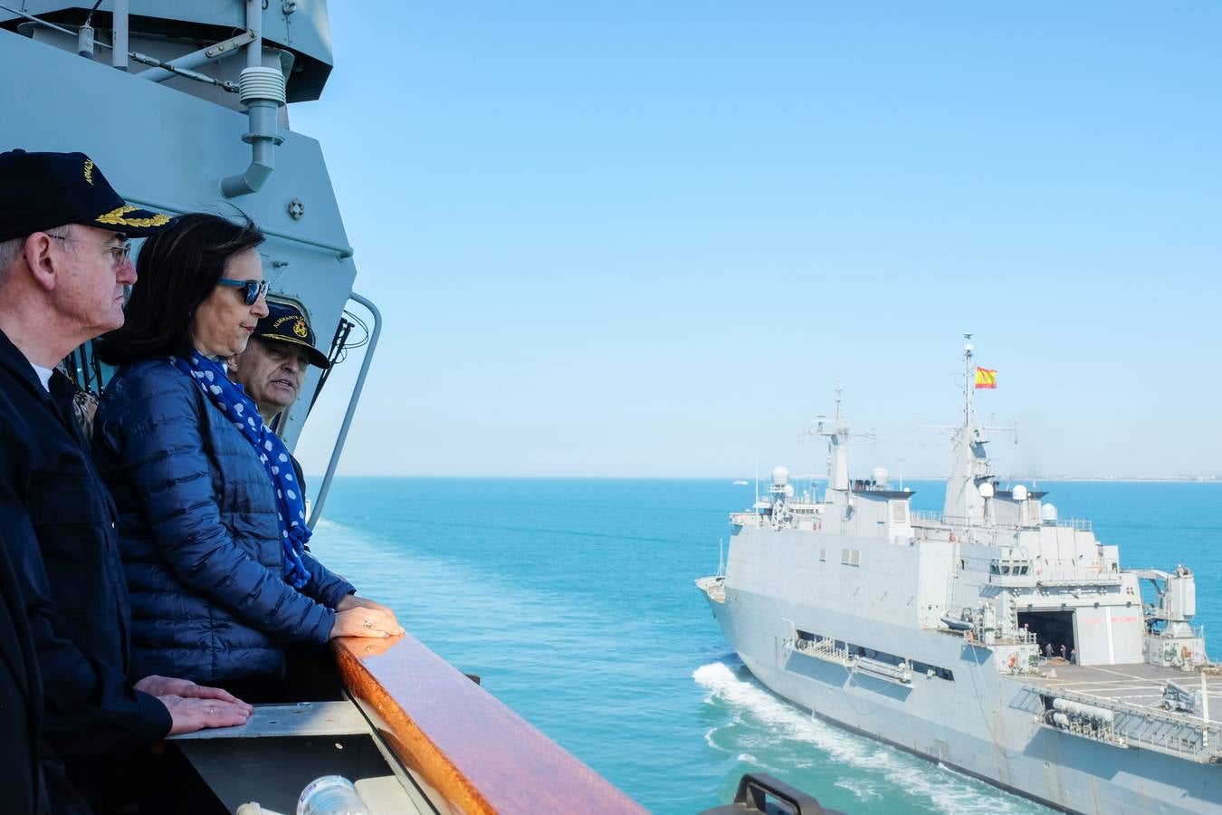 FOTOS: La ministra de Defensa participa en las maniobras Gruflex-20 en la Bahía de Cádiz