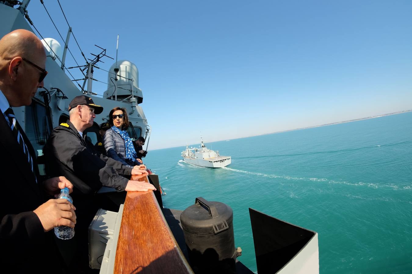 FOTOS: La ministra de Defensa participa en las maniobras Gruflex-20 en la Bahía de Cádiz