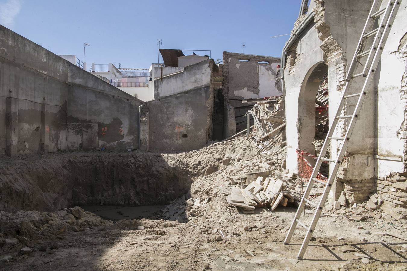 Imágenes del derrumbe que ha causado dos heridos en el Casco Histórico