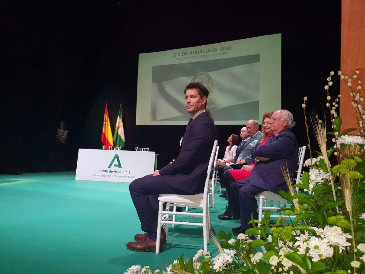 FOTOS: acto de entrega Banderas de Andalucía en el Teatro de las Cortes de San Fernando