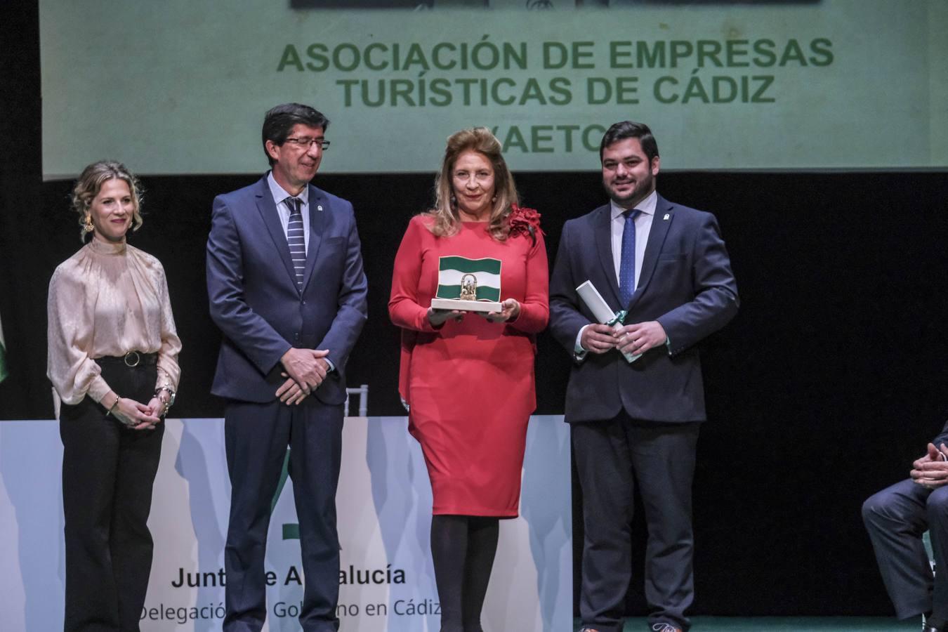 FOTOS: entrega de Banderas de Andalucía en el Teatro de Las Cortes de San Fernando