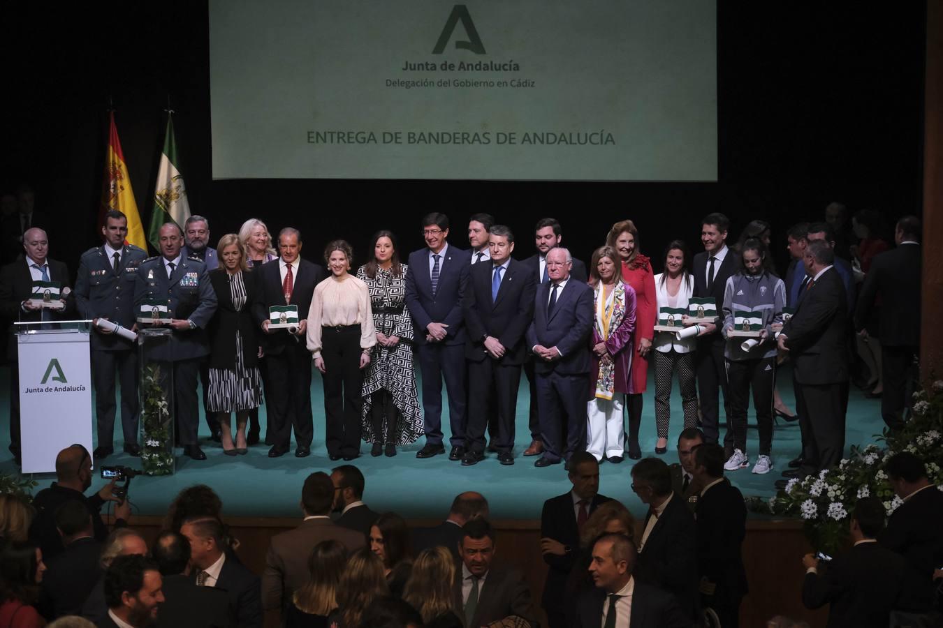 FOTOS: entrega de Banderas de Andalucía en el Teatro de Las Cortes de San Fernando