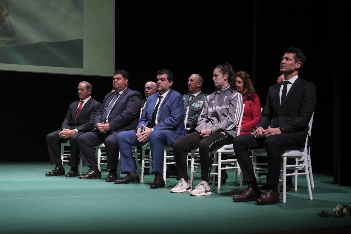 FOTOS: entrega de Banderas de Andalucía en el Teatro de Las Cortes de San Fernando