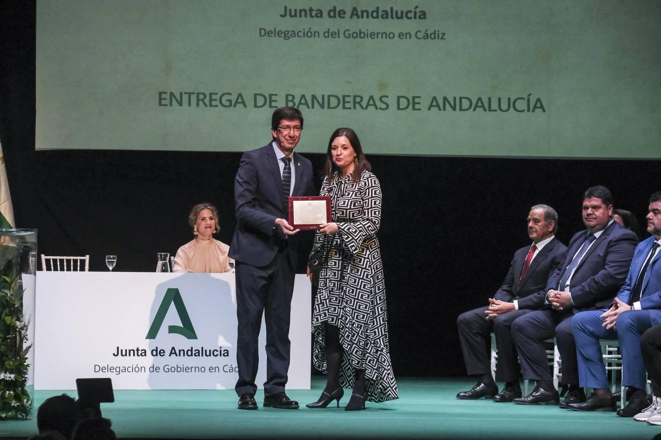 FOTOS: entrega de Banderas de Andalucía en el Teatro de Las Cortes de San Fernando